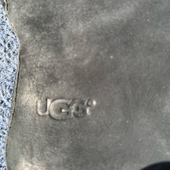 Black Ugg heeled faux fur lined boots - Picture 2 of 4